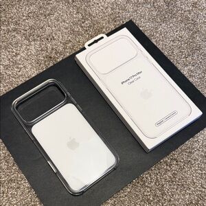 Apple iPhone 17 Pro Max Transparent Case - Clear/White